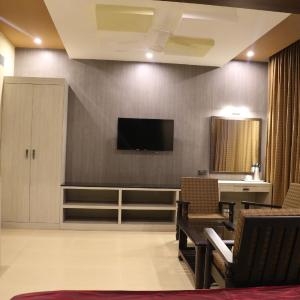 Deluxe King Suite
