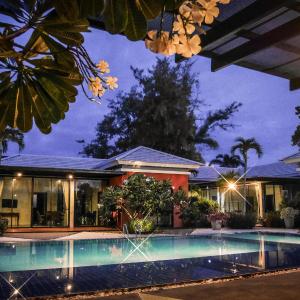 Deluxe Three-Bedroom Villa with Pool View