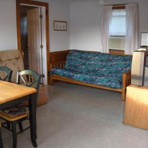 Deluxe One-Bedroom Suite with Kitchenette