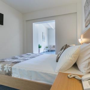 Suite with Openair Jacuzzi (or Whirlpool/ Hot Tub)