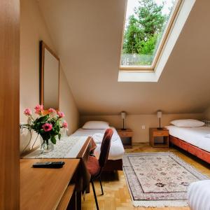 Economy Triple Room