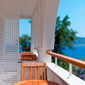Standard Double Room with Partial Sea View