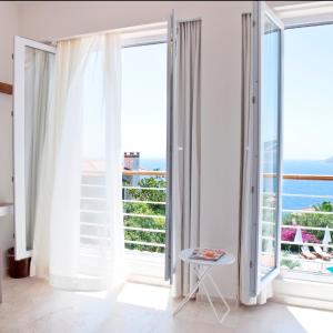 Deluxe Family Room with Sea View