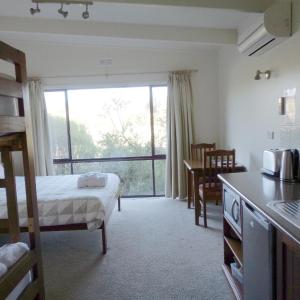 Motel Room - Pine 1
