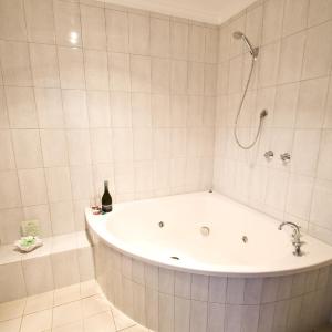 King Suite with Spa Bath