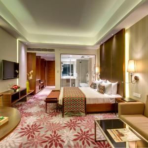 Suite Room with 2 Pints of Beer and 15 Minutes complimentary Foot Spa