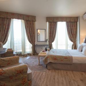 Queen Room with Balcony