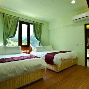 Quadruple Room with Private Bathroom