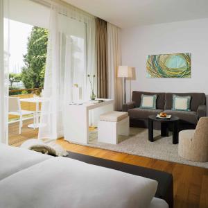 Superior Room with Partial lake view