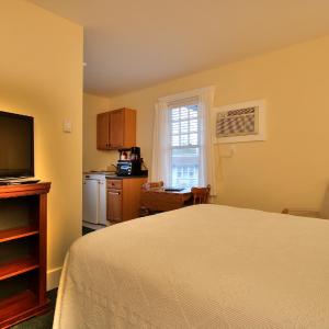 Standard Queen Room - Main Inn Building