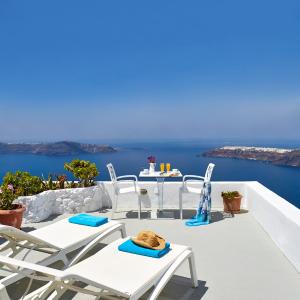 Cozy Double Room with Caldera View