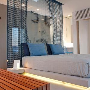 Art Suite with Outdoor Jetted Tub