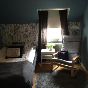 Single Room with Shared Shower and Toilet