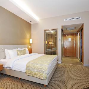 Standard King Room - Non-Smoking