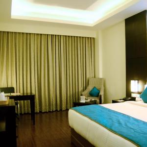King Suite Non Smoking - Book & Unlock Exclusive Deals