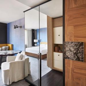 King Room with Accessible Tub - Disability Access