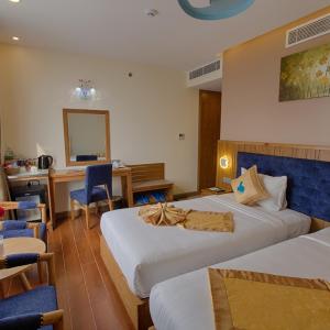 Deluxe Twin Room with Partial Sea View