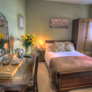 Small Double/Single Room
