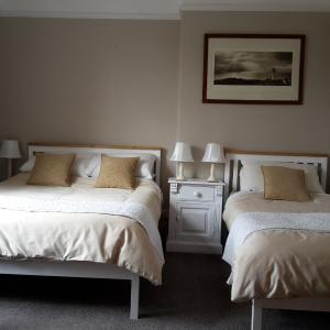Family Room (2 Adults + 1 Child)
