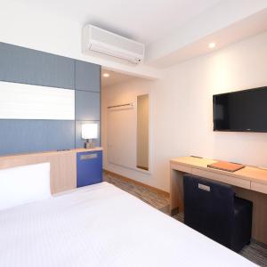 Renovated Single Room - High Floor - Non-Smoking