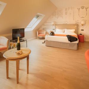 Family Room (2 Adults + 2 Child)