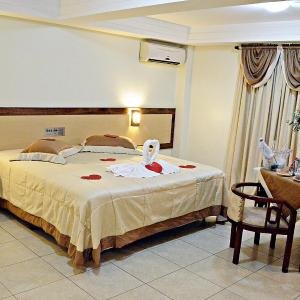 Honeymoon Suite