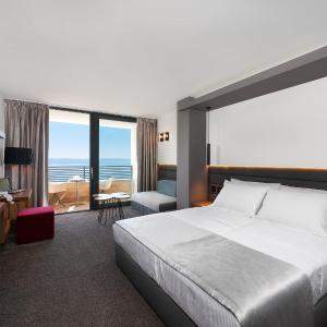 Deluxe Double Room with Balcony and Sea View