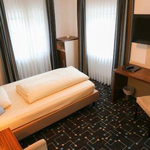 Large Single Room