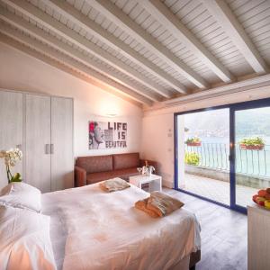Deluxe Double or Twin Room with Lake View