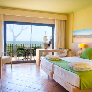 Double or Twin Room with Sea View
