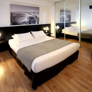 One-Bedroom Apartment with Sea View (4 Adults)