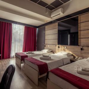 Superior Triple Room with City View