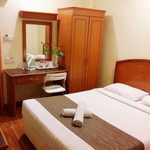 Deluxe Queen Room