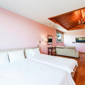 Deluxe Studio