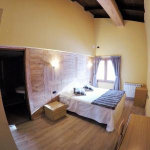 Double or Twin Room with Mountain View