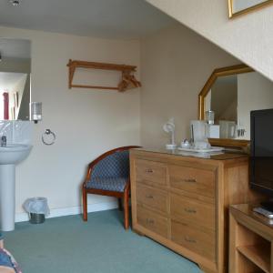 Standard Twin Room with Shared Bathroom