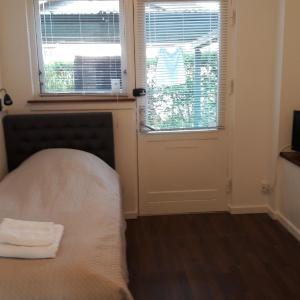 Single Room with Shared Bathroom