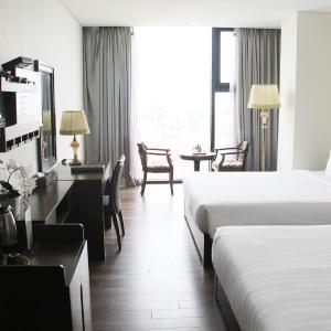 Superior Twin Room with City View