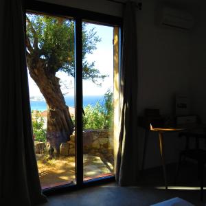 Superior Twin Room with Street View and Sea View