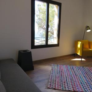 Suite with Street View and Sea View