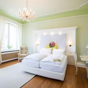Deluxe Double Room with Shower - "Das kleine Glück"