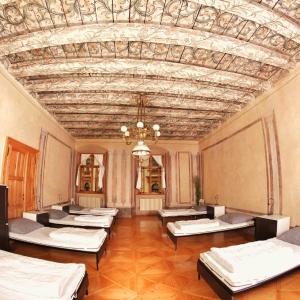 Single Bed in 7-Bed Mixed Dormitory Room 