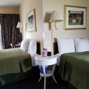 Standard 2 Queen Beds Pet Friendly Non-Smoking