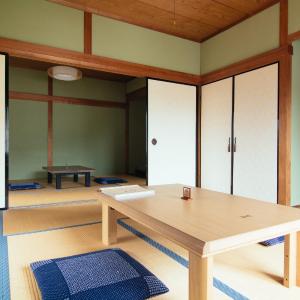 Japanese-Style Large Family Room with Shared Bathroom