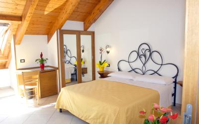 Camera Tripla Classic