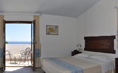 Camera Matrimoniale con Balcone e Vista Mare