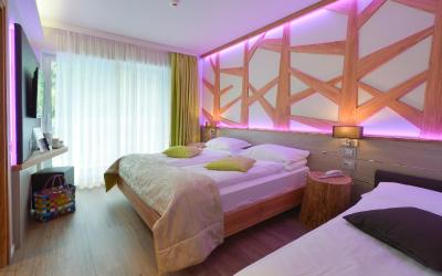 Camera Tripla Superior