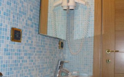 Camera Matrimoniale Deluxe con Balcone e Vista Mare