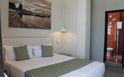 Camera Matrimoniale/Doppia con Letti Singoli con Vista Lago.