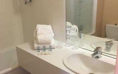 Chambre Triple avec Salle de Bains Privative